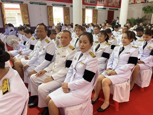 สาธารณสุขอำเภอวารินชำราบ ร่วมพิธีบำเพ็ญกุศลและแสดงความอาลัย ในวาระครบ ๑๐๐ วัน (สมตวาร) แห่งการสวรรคตของสมเด็จพระนางเจ้าสิริกิติ์ พระบรมราชินีนาถ พระบรมราชชนนีพันปีหลวง