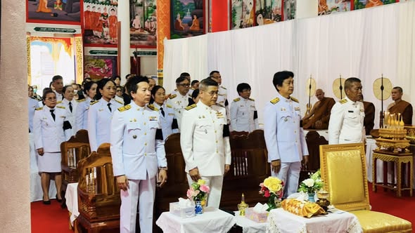 สาธารณสุขอำเภอวารินชำราบและคณะเจ้าหน้าที่สสอ.วารินชำราบ ร่วมพิธีสวดพระพุทธมนต์และเจริญจิตตภาวนา เพื่ออุทิศถวายแด่พระพันปีหลวง